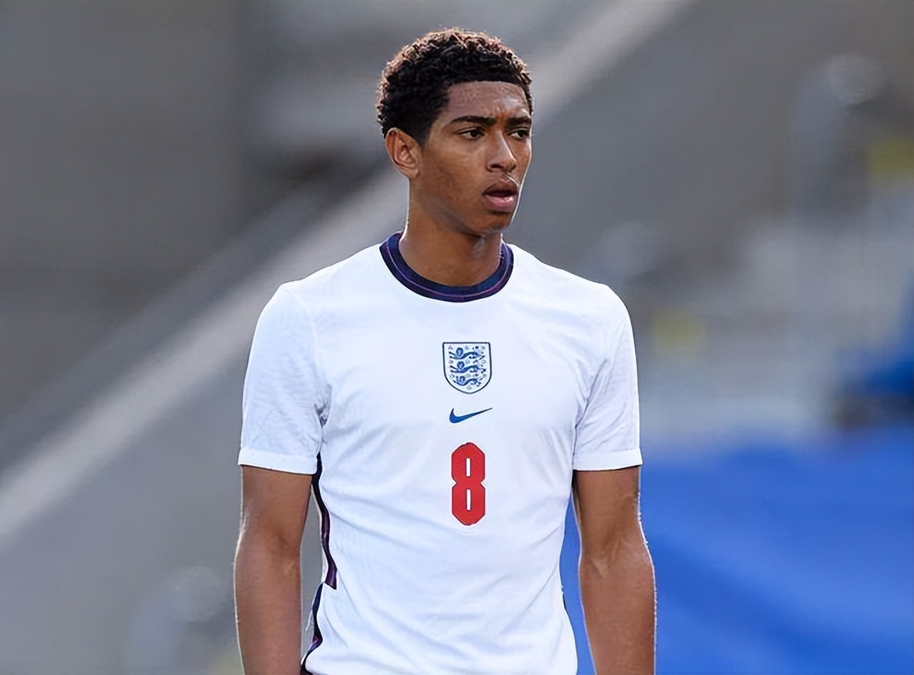 皇马客场3-0击败毕巴，阿诺德表现神勇但伤退，展现世界级水准，但伤病困扰持续。