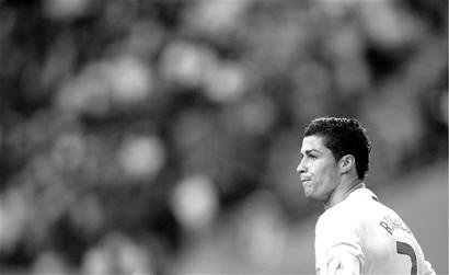 湖人更新战马刺伤病报告：斯玛特伤愈复出，克勒贝尔出战成疑