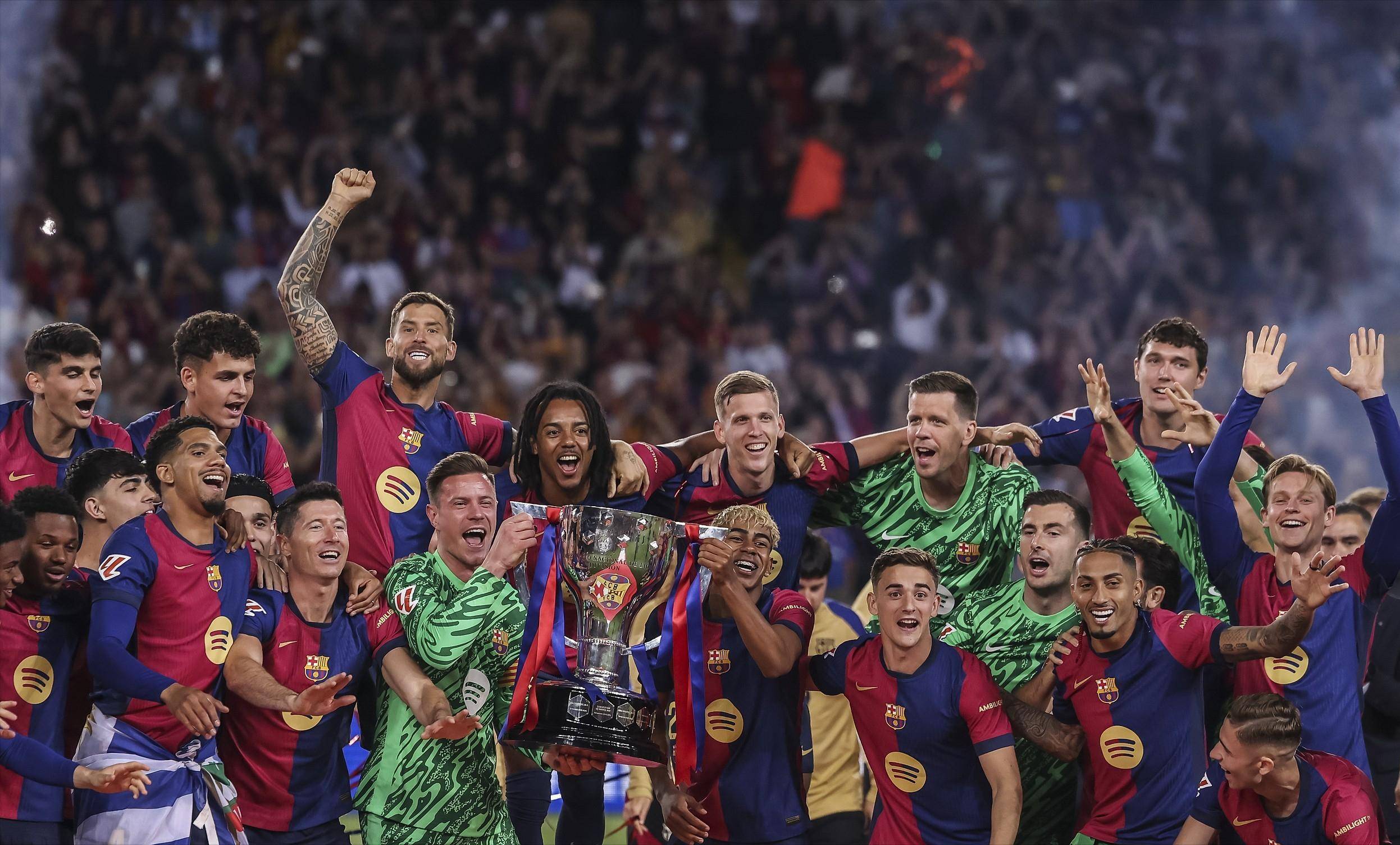 射门时速：眨眼之间，电光火石！没有什么比目睹球员...（风驰电掣的射门：一瞬即发，震撼全场）