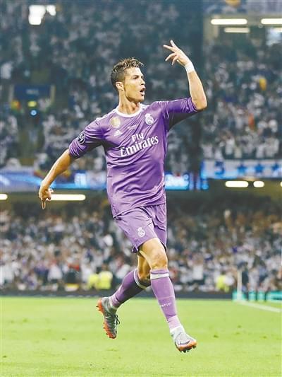 一日意甲动向：国米大胜科莫晋级榜首，米兰中锋实在是太令人发愁（意甲今日速递：国米横扫科莫登顶榜首，米兰中锋难题令人头疼）