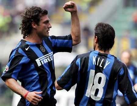 意甲最新积分战报 那不勒绝杀尤文 超国米1分登顶 罗马连败仍第4（意甲积分最新形势：那不勒斯绝杀尤文，反超国米1分登顶，罗马连败仍第4）