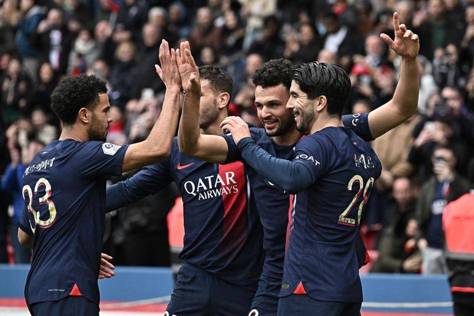 德天空：德甲三强争夺17岁中场德卡特，安德莱赫特要价2500万