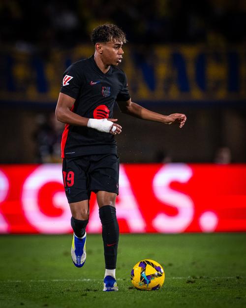 非洲杯+停赛连遭打击，曼联下轮多人缺阵维拉（非洲杯与停赛双重打击，曼联下轮对阵维拉多人缺席）