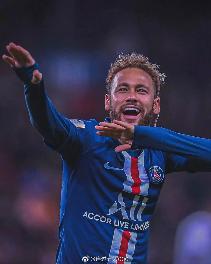 奥格斯堡0-0云达不莱梅，施密德错失良机（奥格斯堡与云达不莱梅0-0收场，施密德挥霍良机）