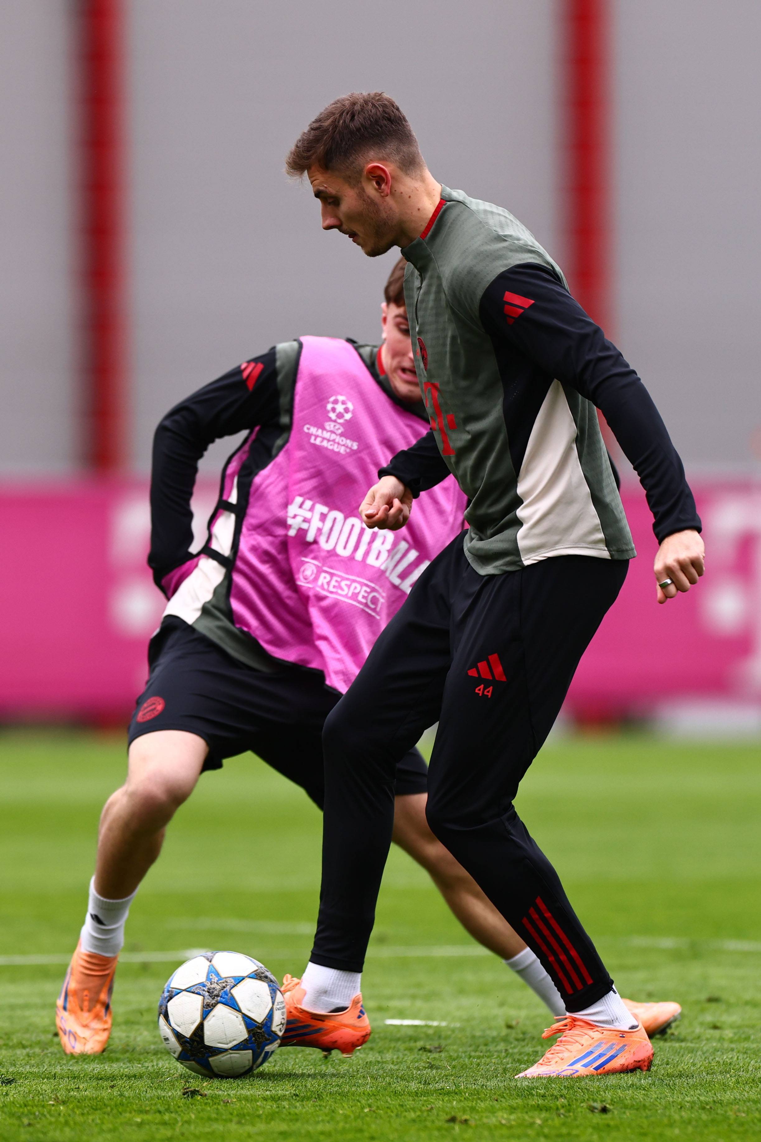 梅开二度+绝杀，C罗当选利雅得胜利vs费哈全场最佳球员