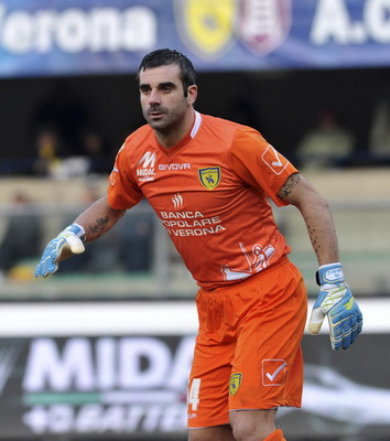 萨拉维亚：C罗是职业与坚持的标杆，梅西是不可复制的天才（萨拉维亚：C罗是职业态度与恒心的楷模，梅西是无法复制的天才）