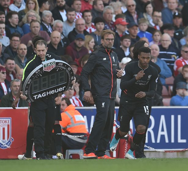 2025上海明日之星冠军杯足球赛圆满落幕，颁奖仪式进行