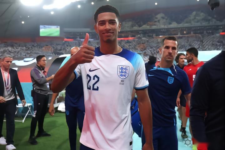 博主：国安今天前往河内，因当地训练条件不佳今晚直接去踩场