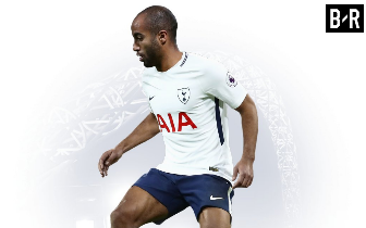 尤文航班延误，挪威当地球迷抓紧机会在机场与他们合影留念