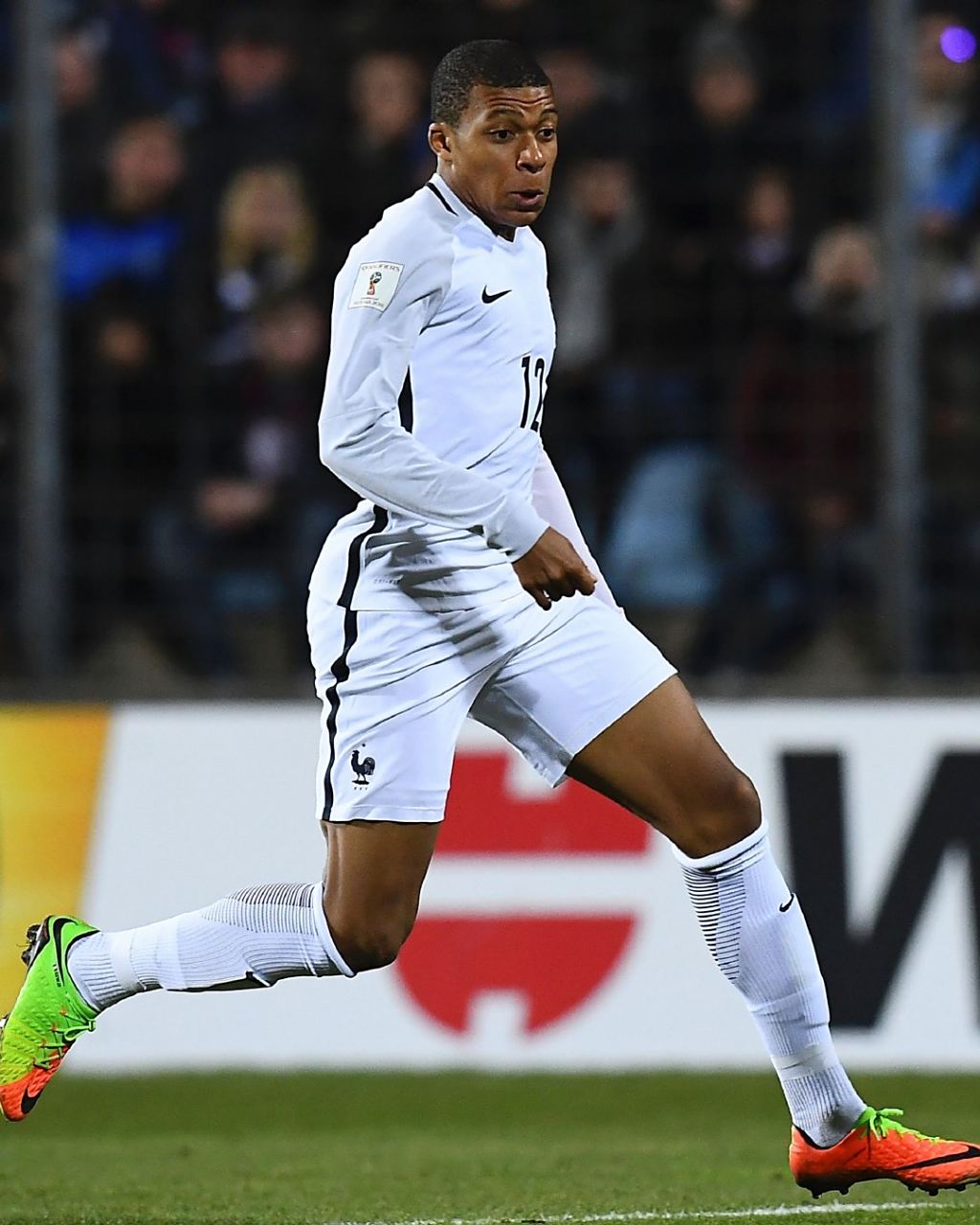 曼晚：曼联正在加紧追逐安德森，并希望与卡塞米罗降薪续约